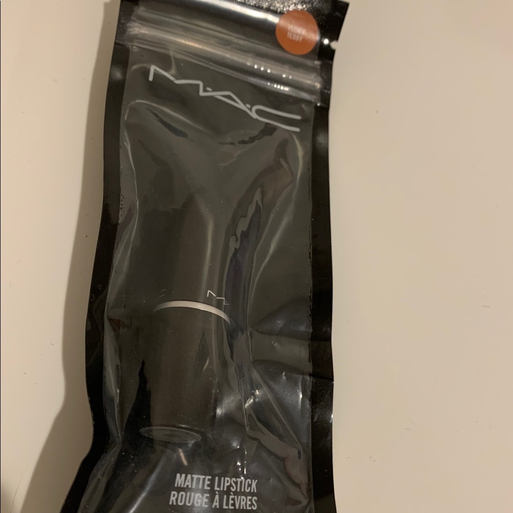 New Mac lipstick matte in velvet teddy